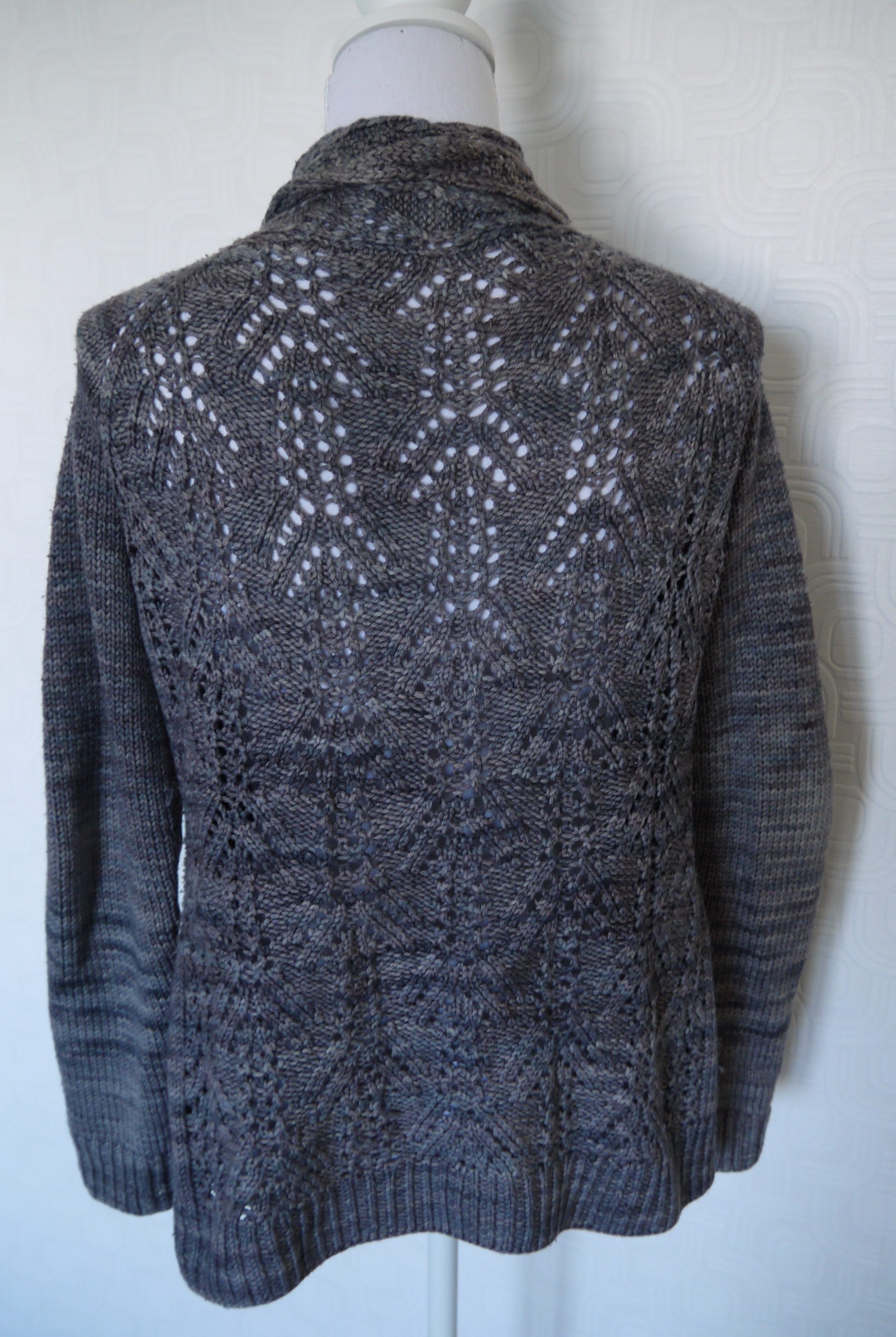 My first knitted cardigan – the Recoleta – The Craft Area